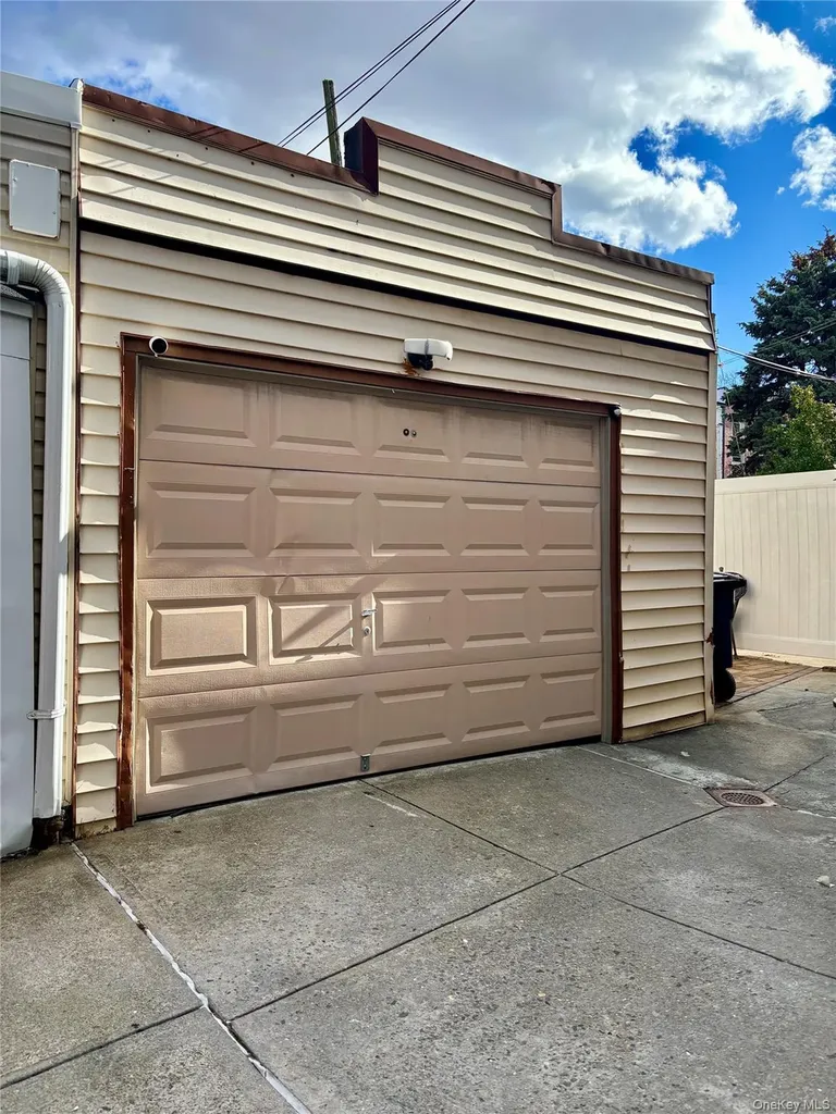 7845 79th Place Glendale NY 11385