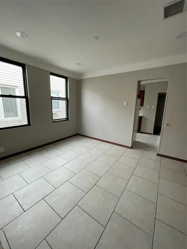 7845 79th Place Glendale NY 11385