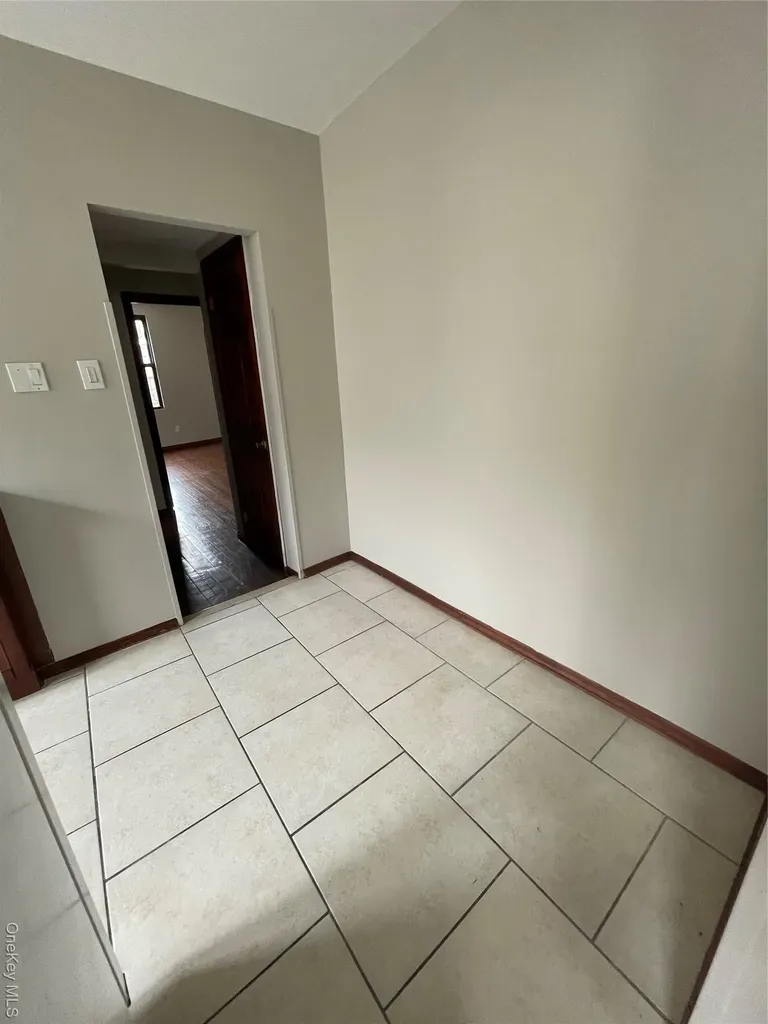 7845 79th Place Glendale NY 11385