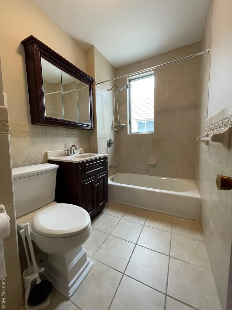 7845 79th Place Glendale NY 11385