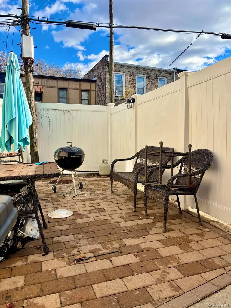 7845 79th Place Glendale NY 11385