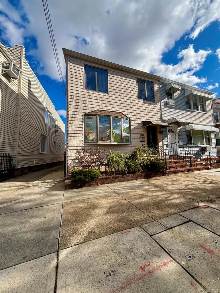 7845 79th Place Glendale NY 11385
