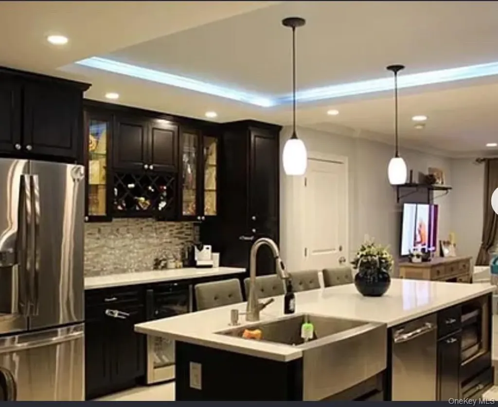 7845 79th Place Glendale NY 11385