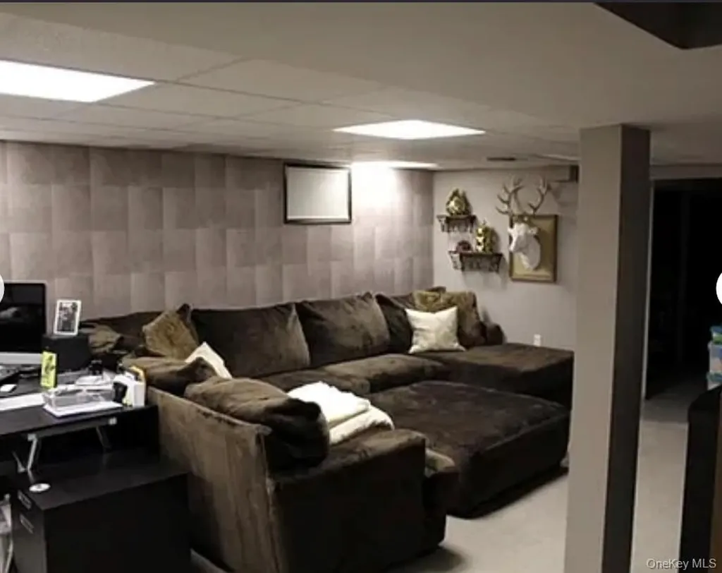 7845 79th Place Glendale NY 11385