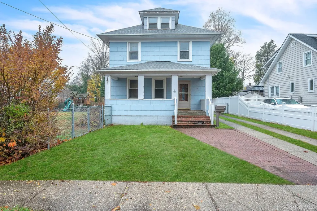 4 3rd Avenue East Islip NY 11730
