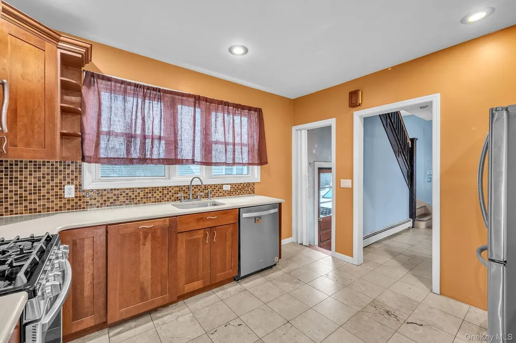 4 3rd Avenue East Islip NY 11730
