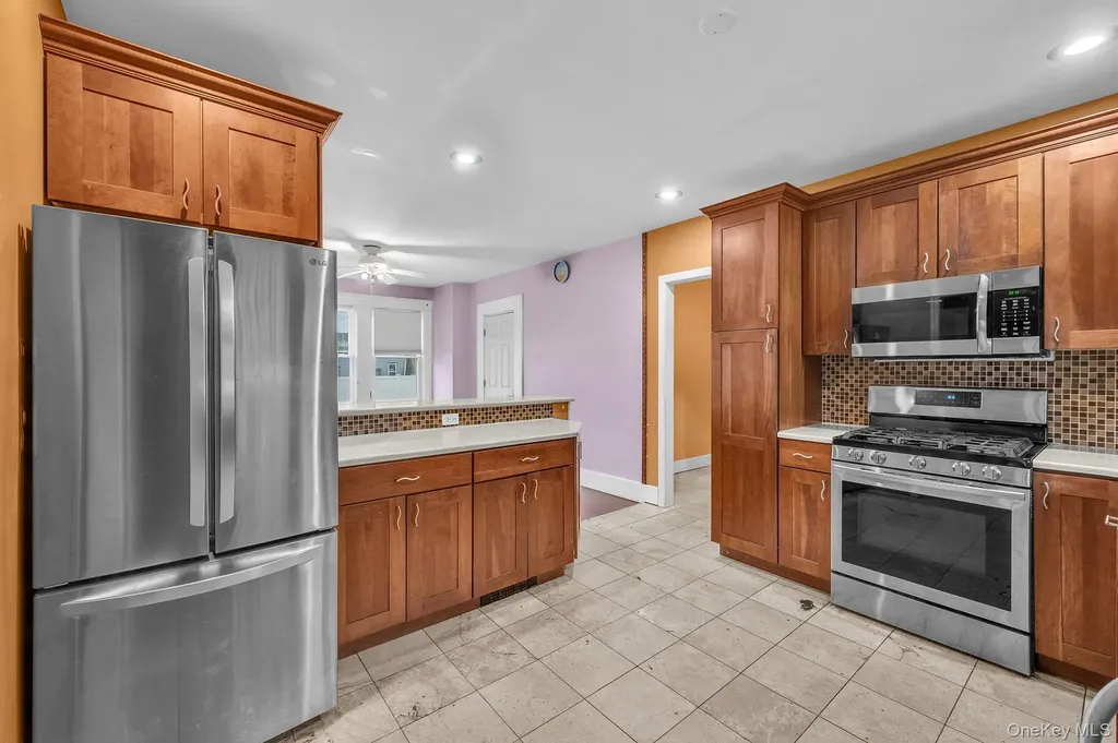 4 3rd Avenue East Islip NY 11730
