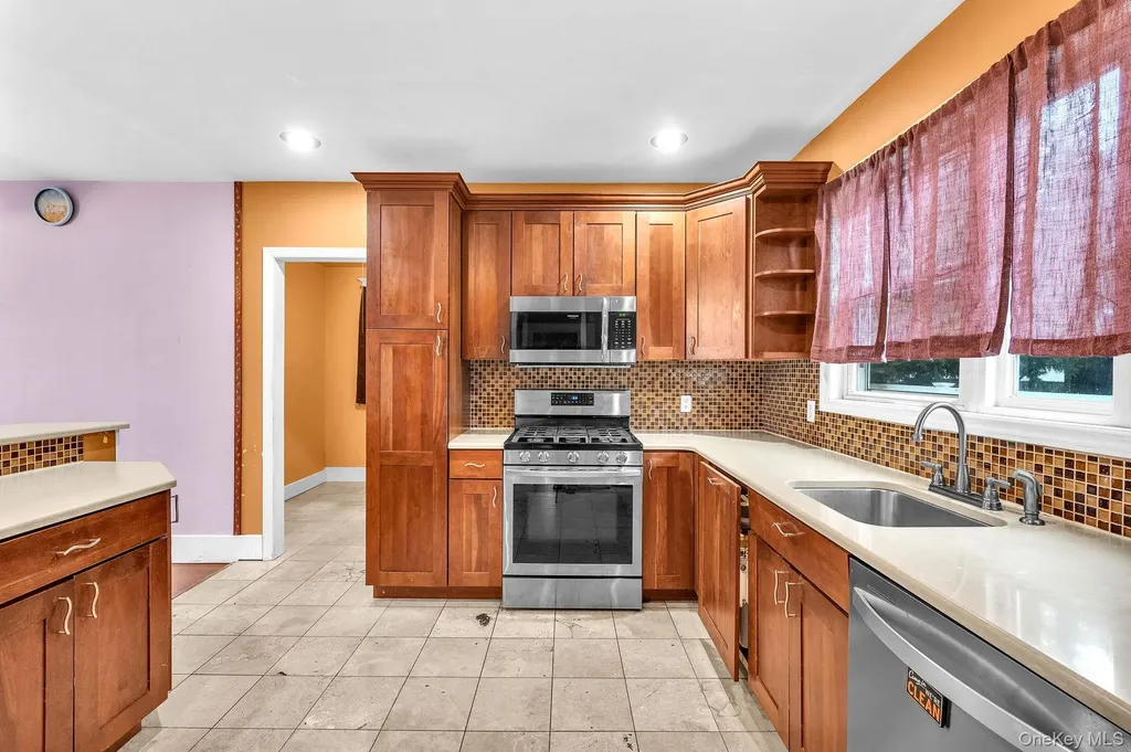 4 3rd Avenue East Islip NY 11730
