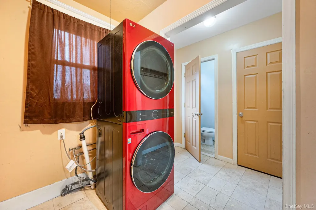 4 3rd Avenue East Islip NY 11730