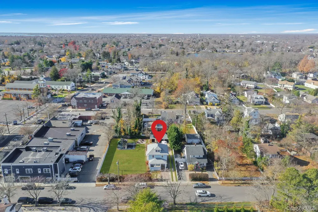 4 3rd Avenue East Islip NY 11730