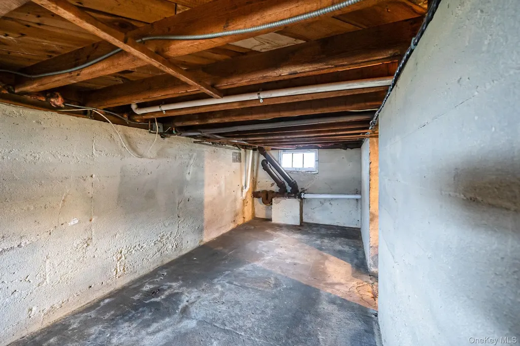 4 3rd Avenue East Islip NY 11730