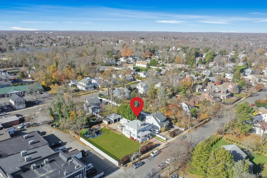 4 3rd Avenue East Islip NY 11730