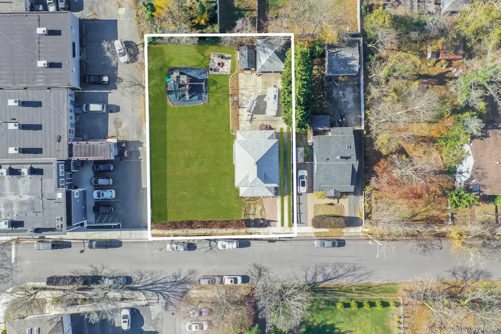 4 3rd Avenue East Islip NY 11730
