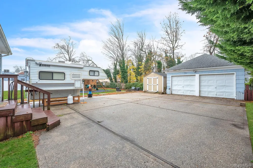 4 3rd Avenue East Islip NY 11730