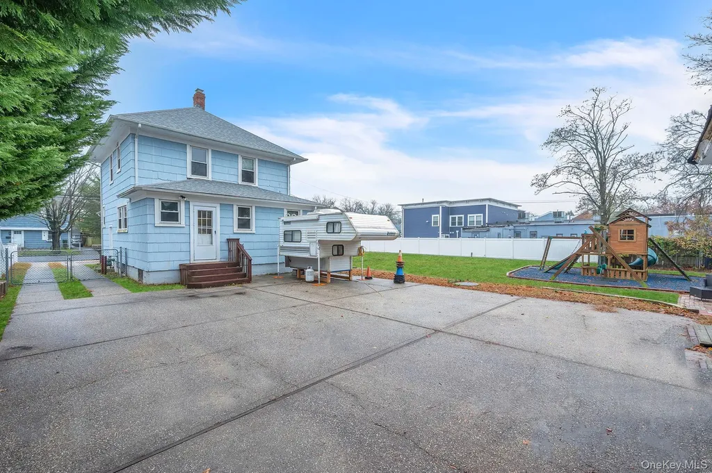 4 3rd Avenue East Islip NY 11730