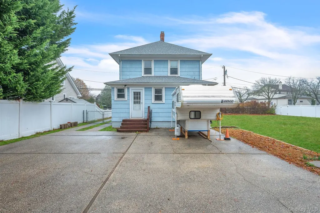 4 3rd Avenue East Islip NY 11730