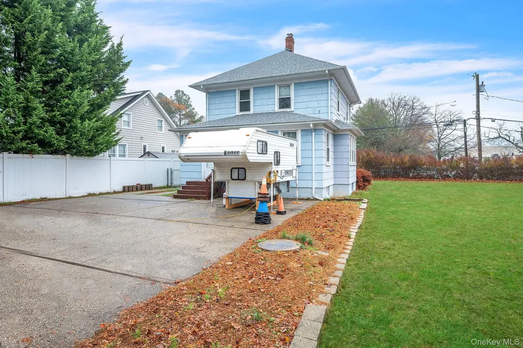 4 3rd Avenue East Islip NY 11730