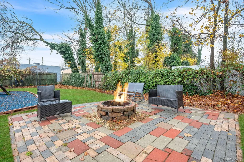 4 3rd Avenue East Islip NY 11730