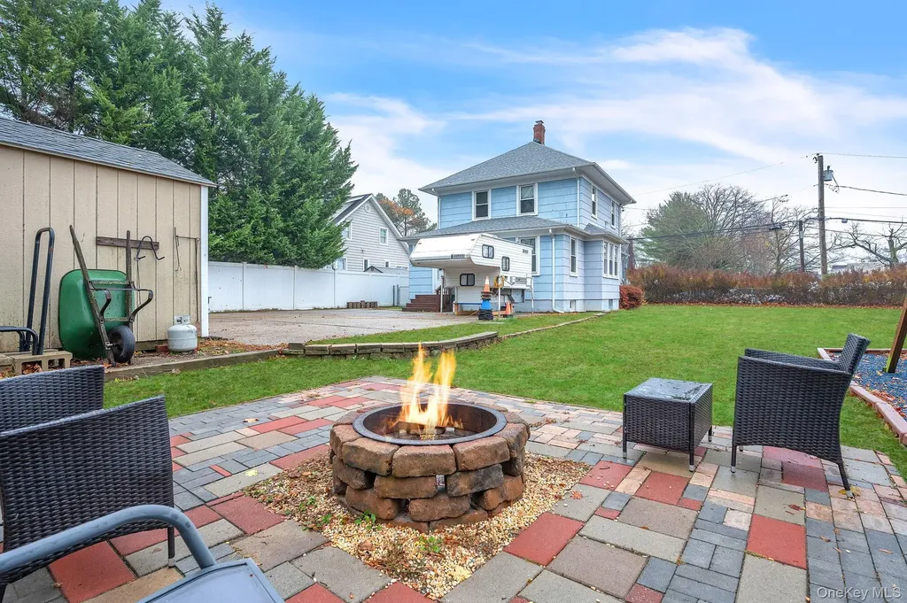 4 3rd Avenue East Islip NY 11730