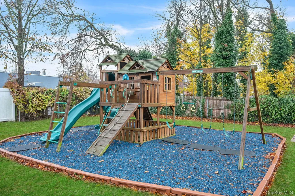 4 3rd Avenue East Islip NY 11730