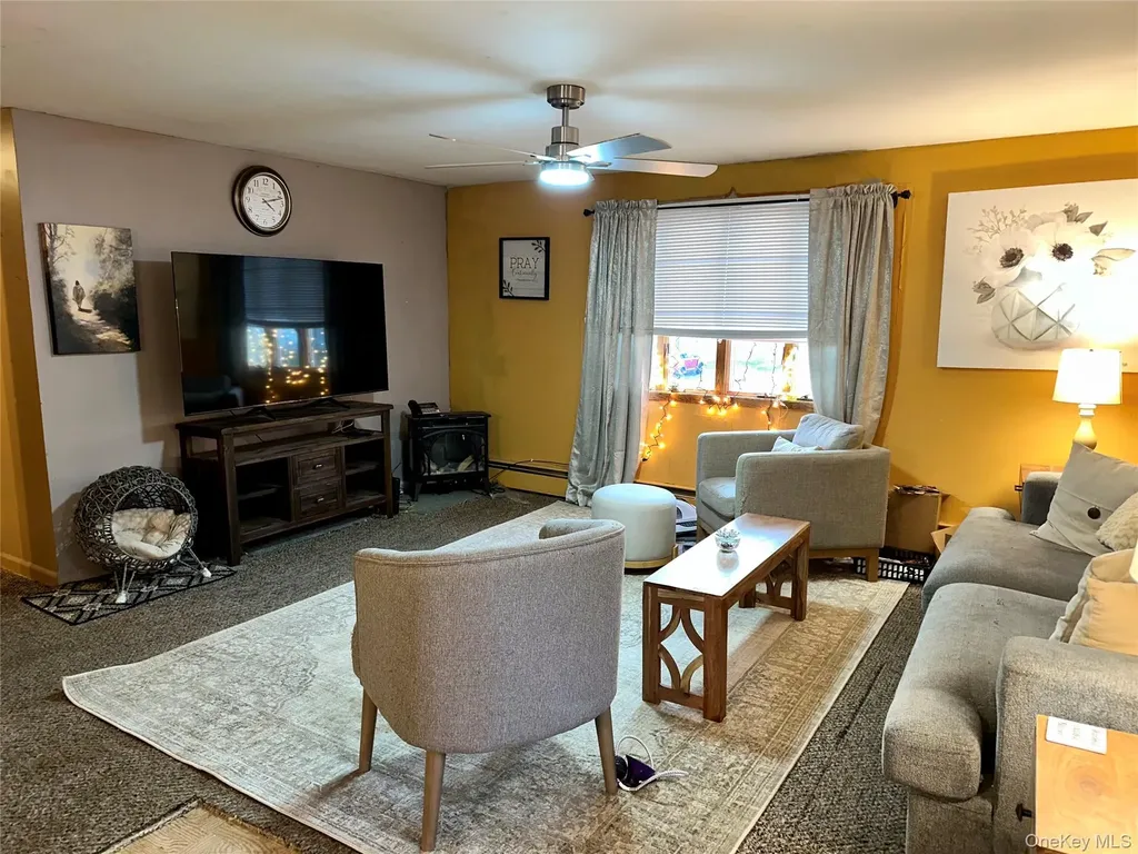 27 Wedgewood Drive Coram NY 11727