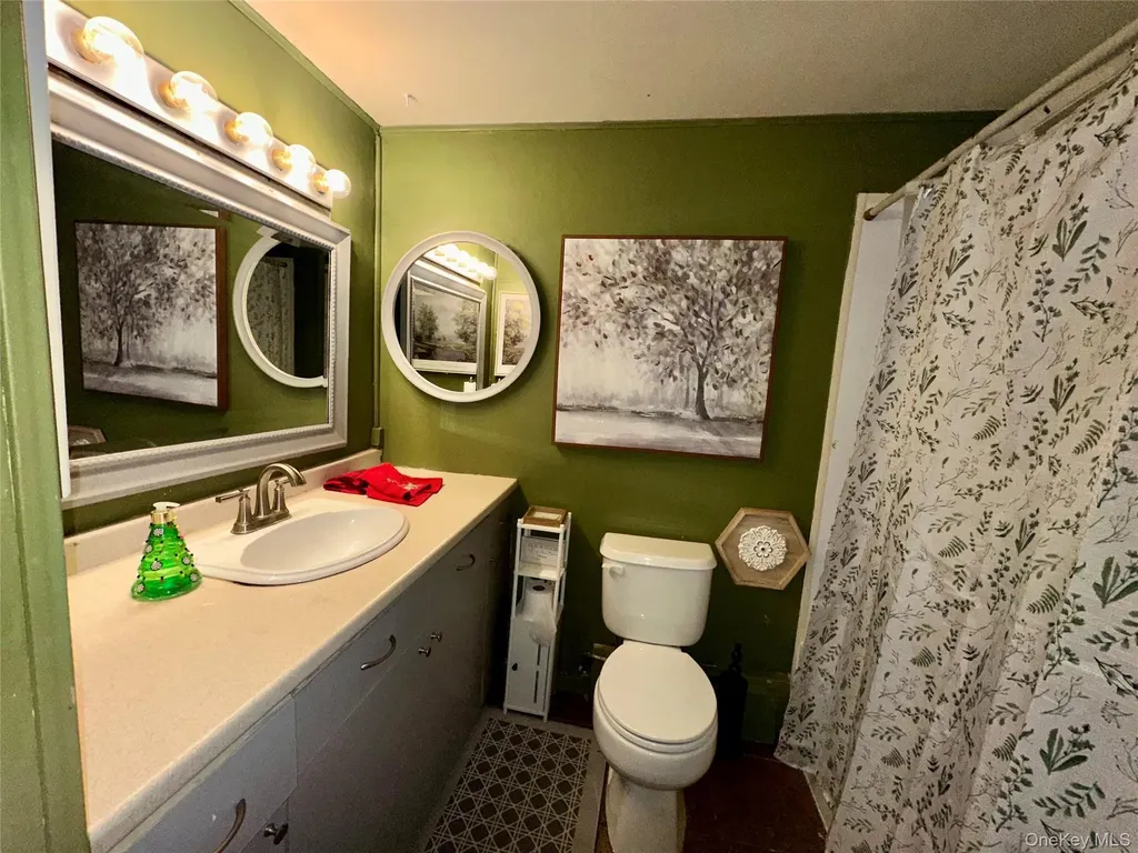 27 Wedgewood Drive Coram NY 11727