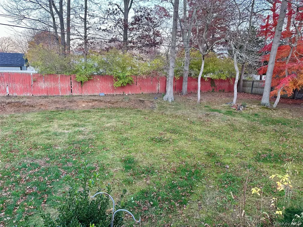 27 Wedgewood Drive Coram NY 11727