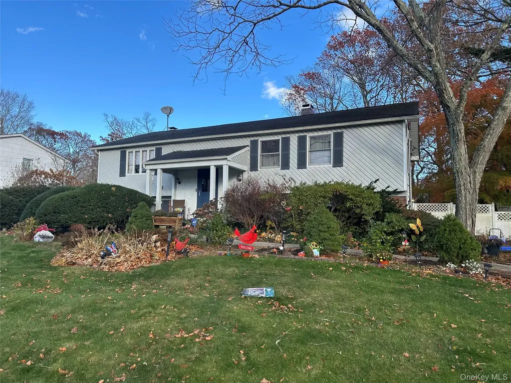 27 Wedgewood Drive Coram NY 11727