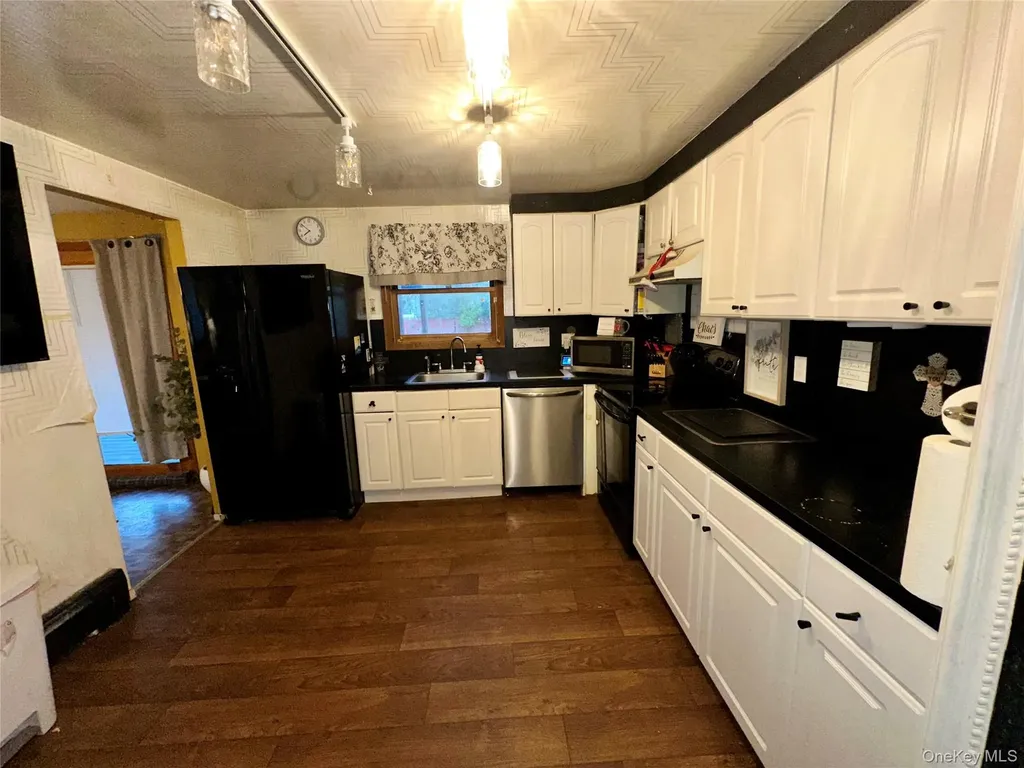 27 Wedgewood Drive Coram NY 11727