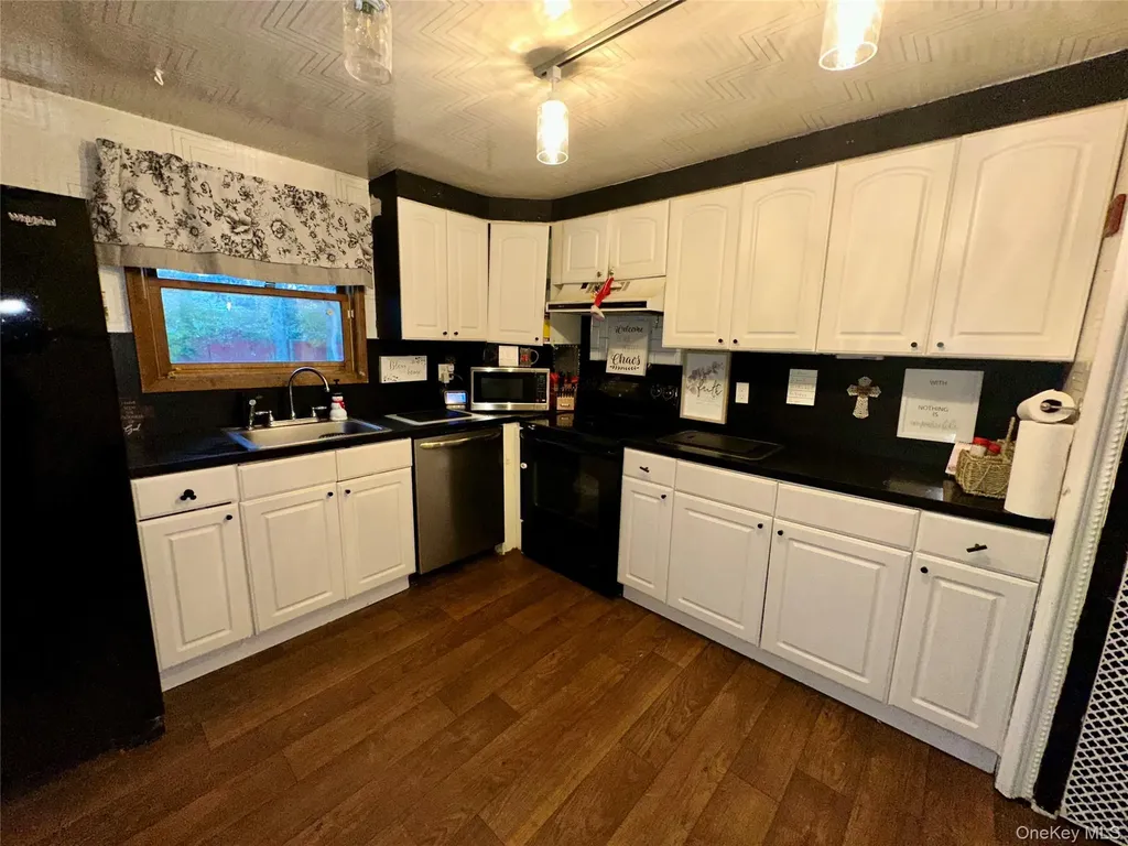 27 Wedgewood Drive Coram NY 11727