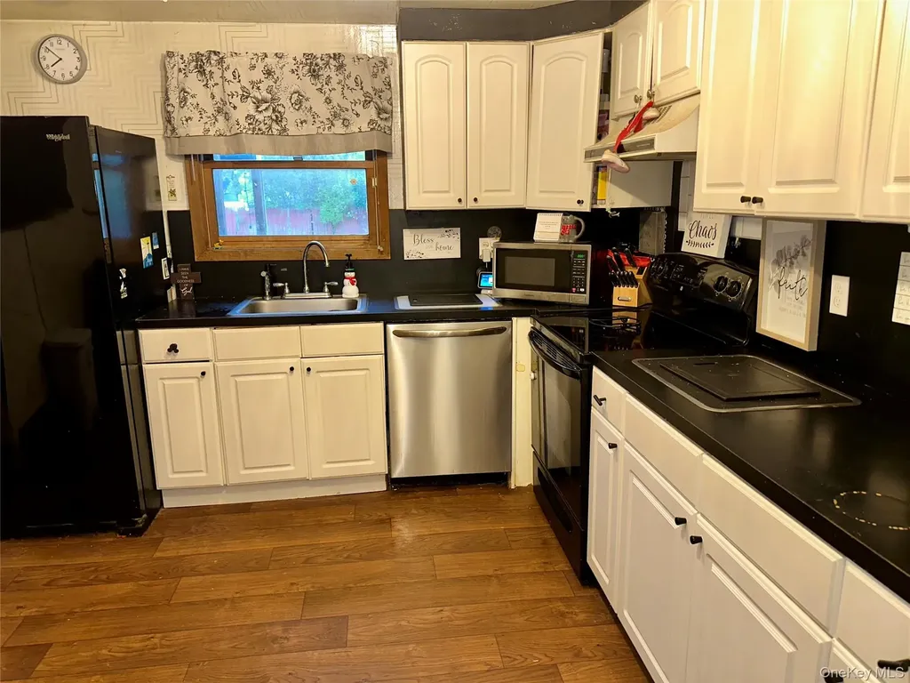 27 Wedgewood Drive Coram NY 11727