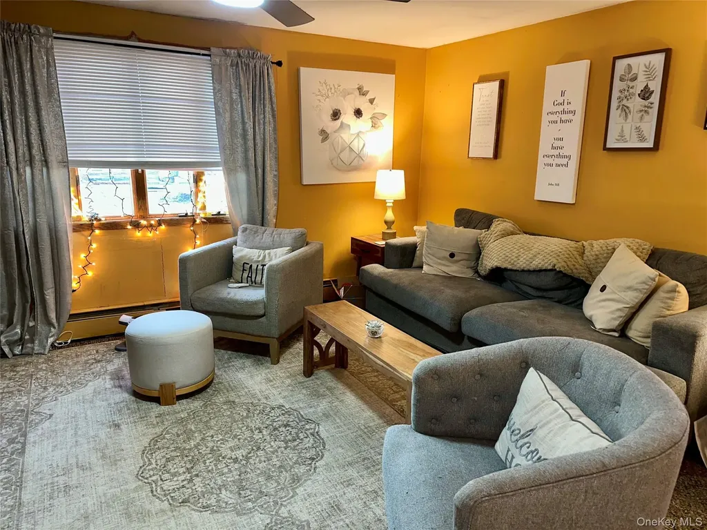 27 Wedgewood Drive Coram NY 11727