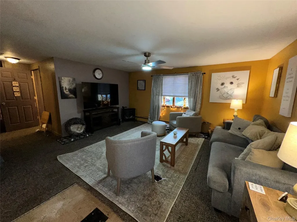 27 Wedgewood Drive Coram NY 11727