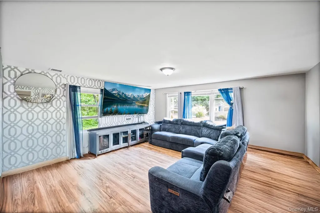1113 Joselson Avenue Bay Shore NY 11706