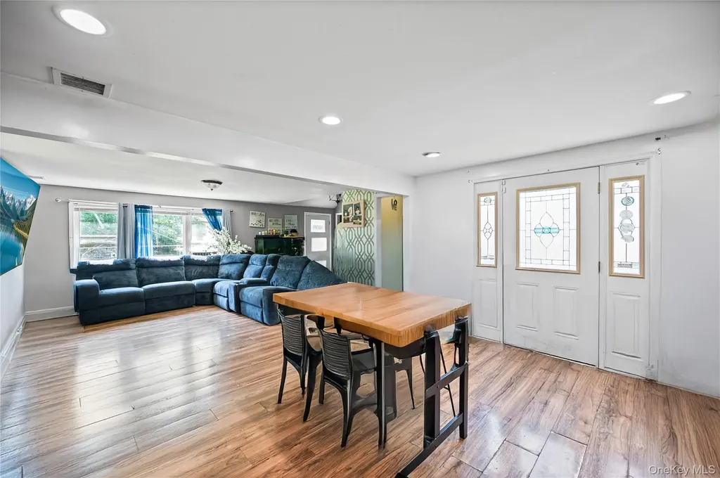 1113 Joselson Avenue Bay Shore NY 11706