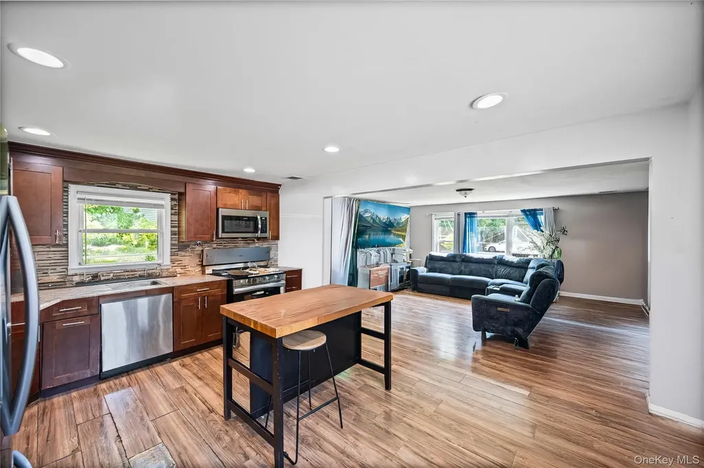 1113 Joselson Avenue Bay Shore NY 11706