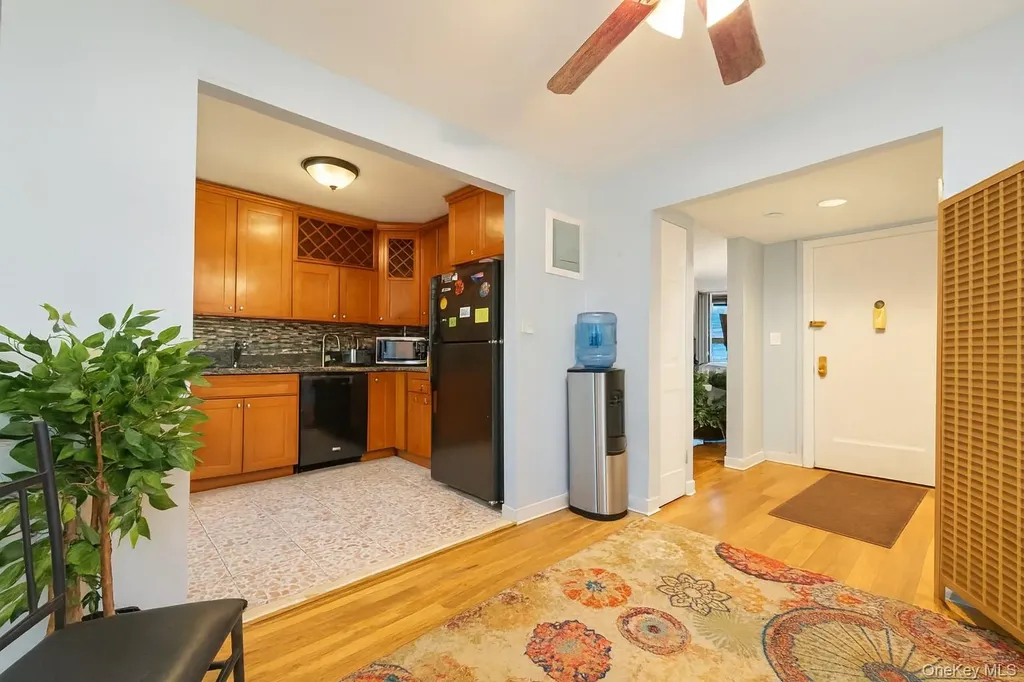 6 West Mill Drive Great Neck NY 11021