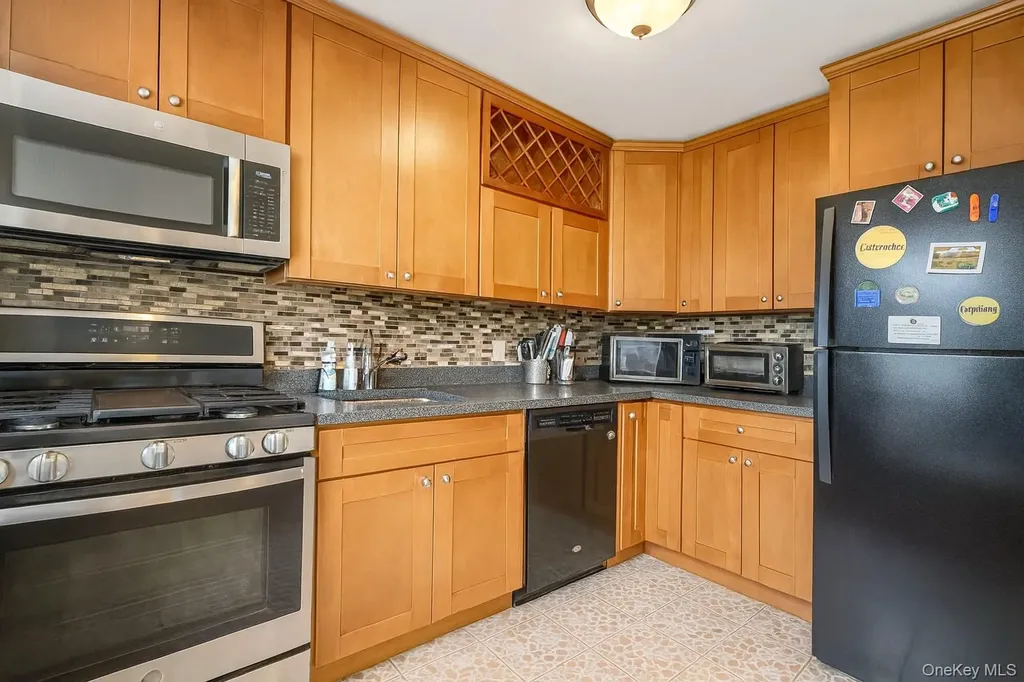 6 West Mill Drive Great Neck NY 11021