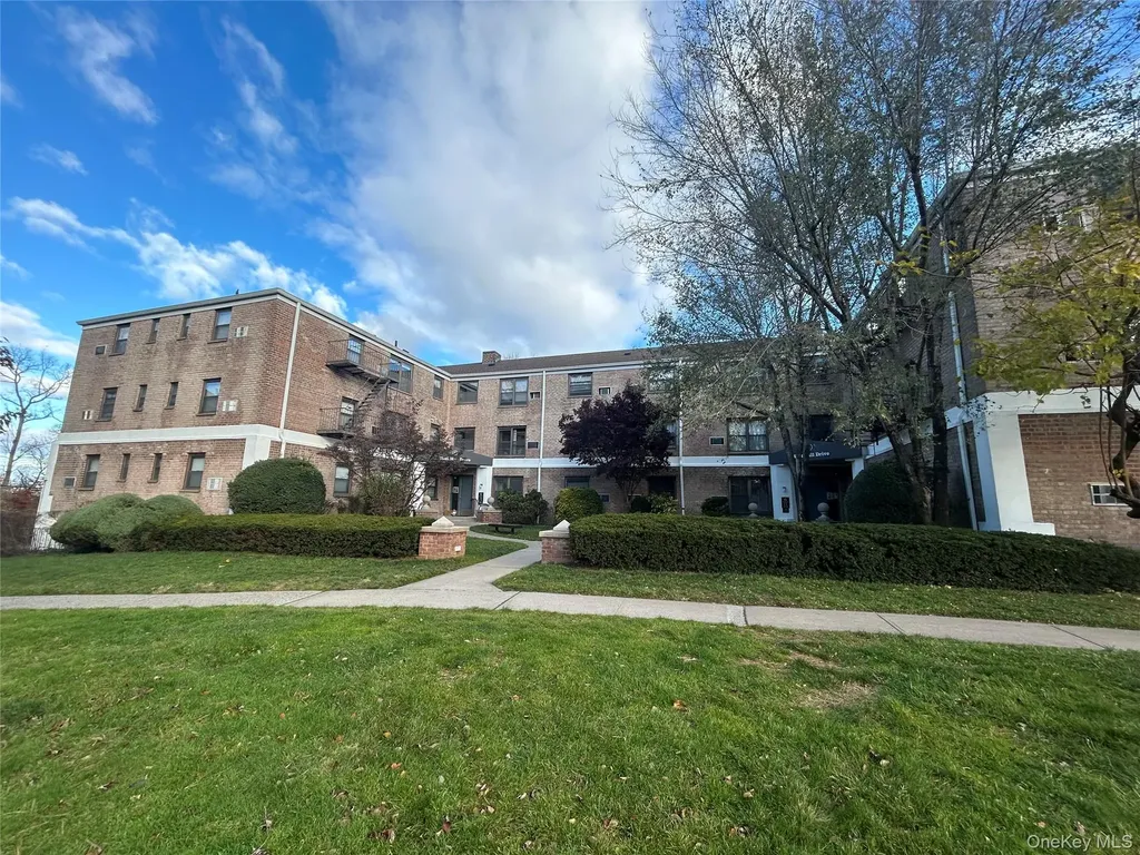 6 West Mill Drive Great Neck NY 11021