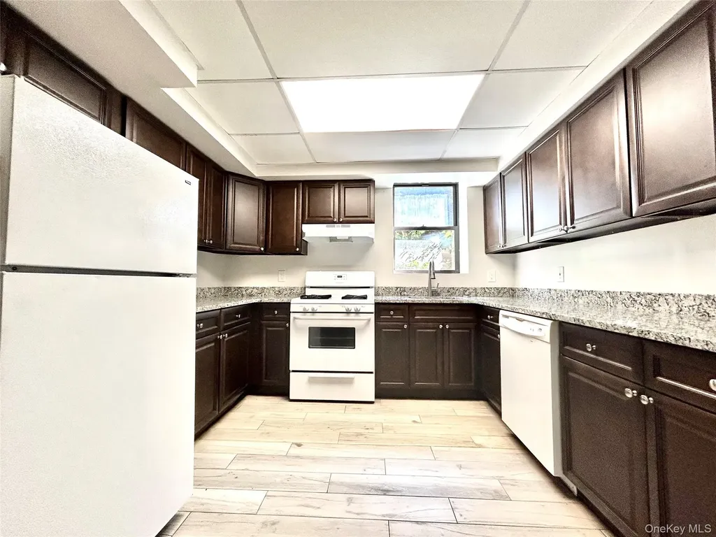 6 West Mill Drive Great Neck NY 11021