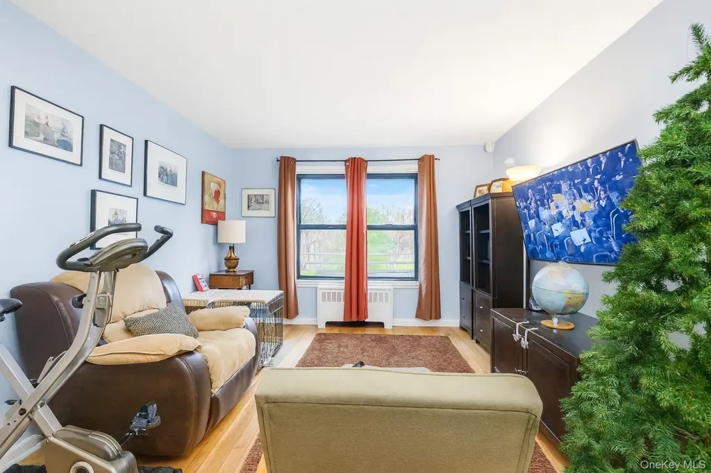6 West Mill Drive Great Neck NY 11021