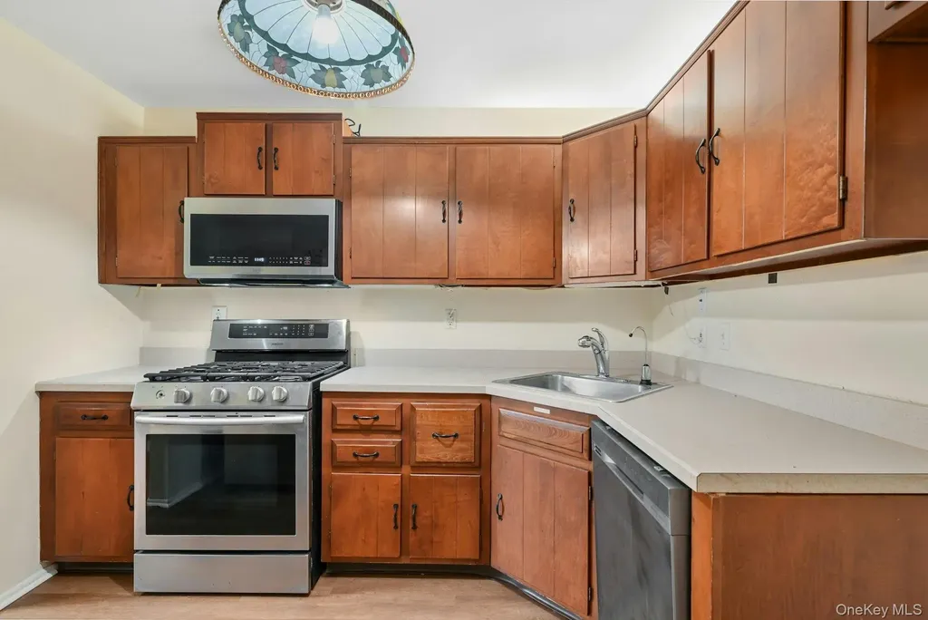 66 Parkside Drive Suffern NY 10901