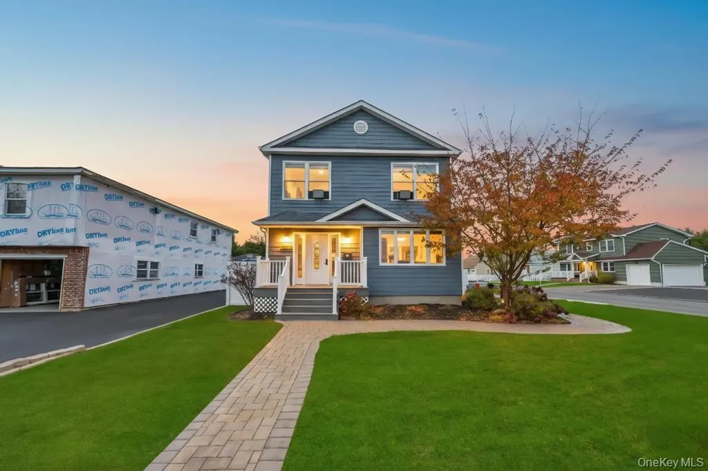 297 Catskill Avenue Lindenhurst NY 11757