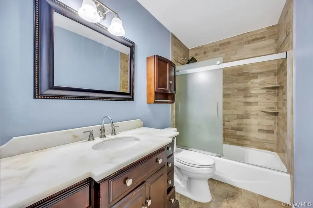 297 Catskill Avenue Lindenhurst NY 11757