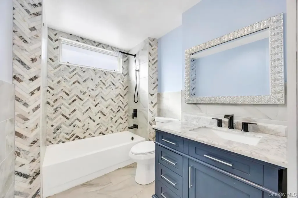 297 Catskill Avenue Lindenhurst NY 11757
