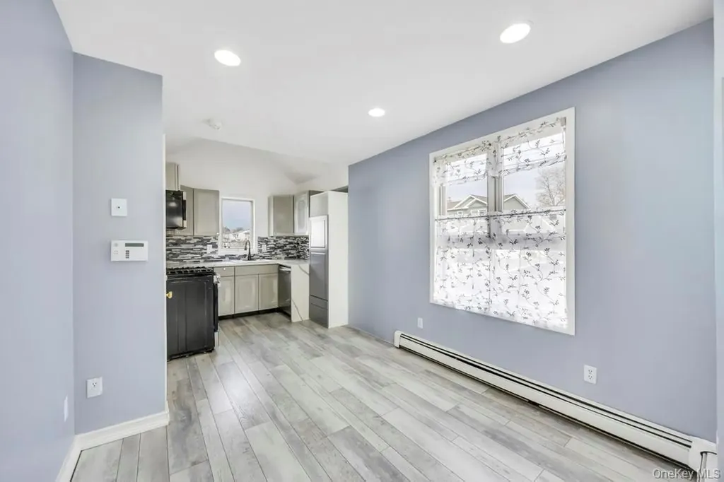 297 Catskill Avenue Lindenhurst NY 11757