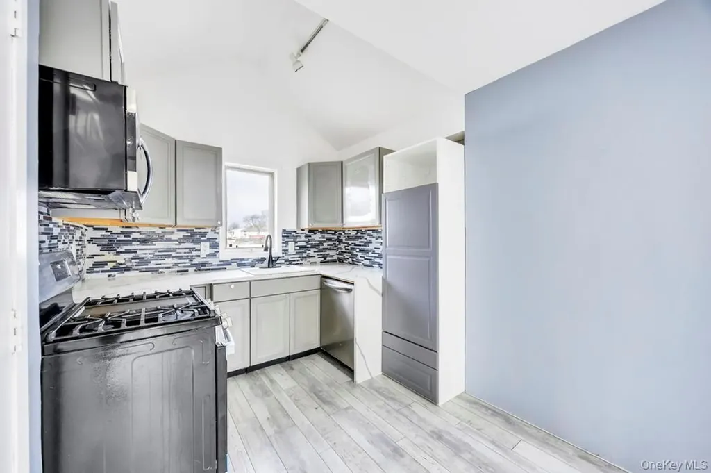 297 Catskill Avenue Lindenhurst NY 11757