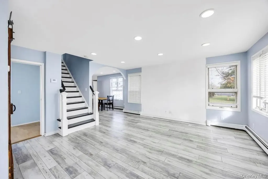 297 Catskill Avenue Lindenhurst NY 11757