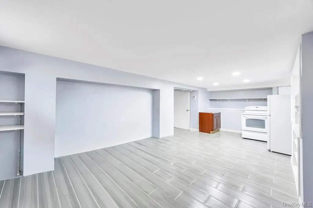 297 Catskill Avenue Lindenhurst NY 11757