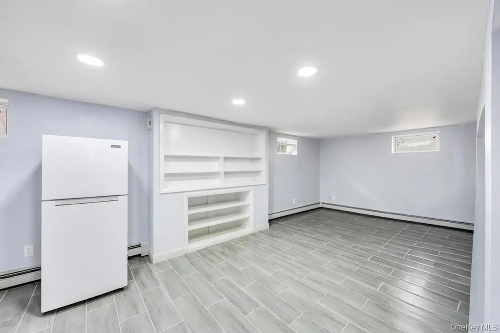297 Catskill Avenue Lindenhurst NY 11757